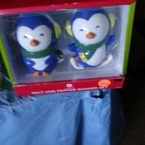 BRAND NEW!! PENGUIN SALT AND PEPPER SHAKERS.